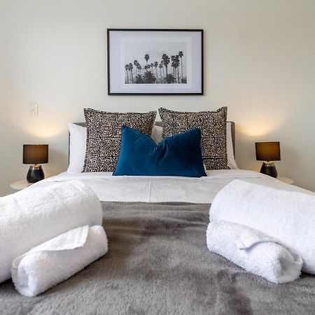 Upper Riccarton Dream - 2 Bed 2 Bath W/Carpark Apartment Christchurch Bagian luar foto
