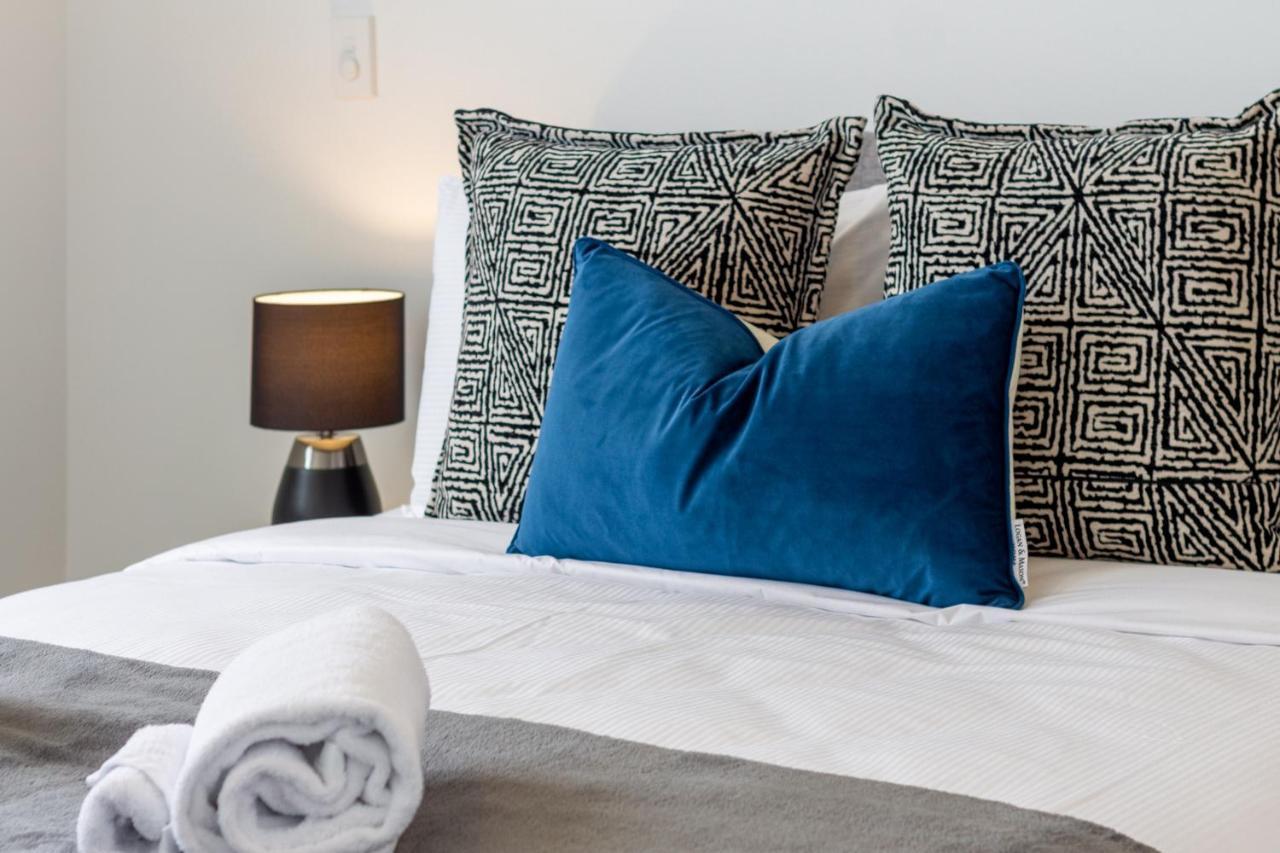 Upper Riccarton Dream - 2 Bed 2 Bath W/Carpark Apartment Christchurch Bagian luar foto