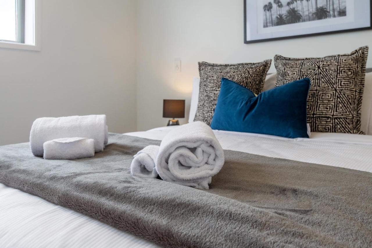 Upper Riccarton Dream - 2 Bed 2 Bath W/Carpark Apartment Christchurch Bagian luar foto