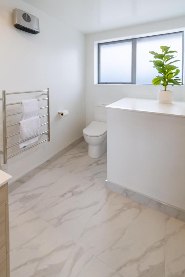 Upper Riccarton Dream - 2 Bed 2 Bath W/Carpark Apartment Christchurch Bagian luar foto
