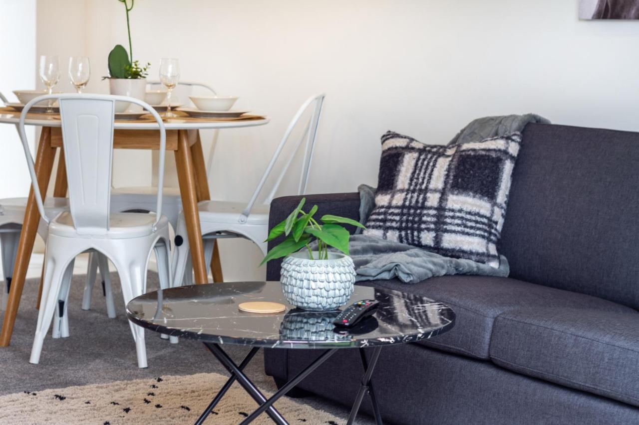 Upper Riccarton Dream - 2 Bed 2 Bath W/Carpark Apartment Christchurch Bagian luar foto