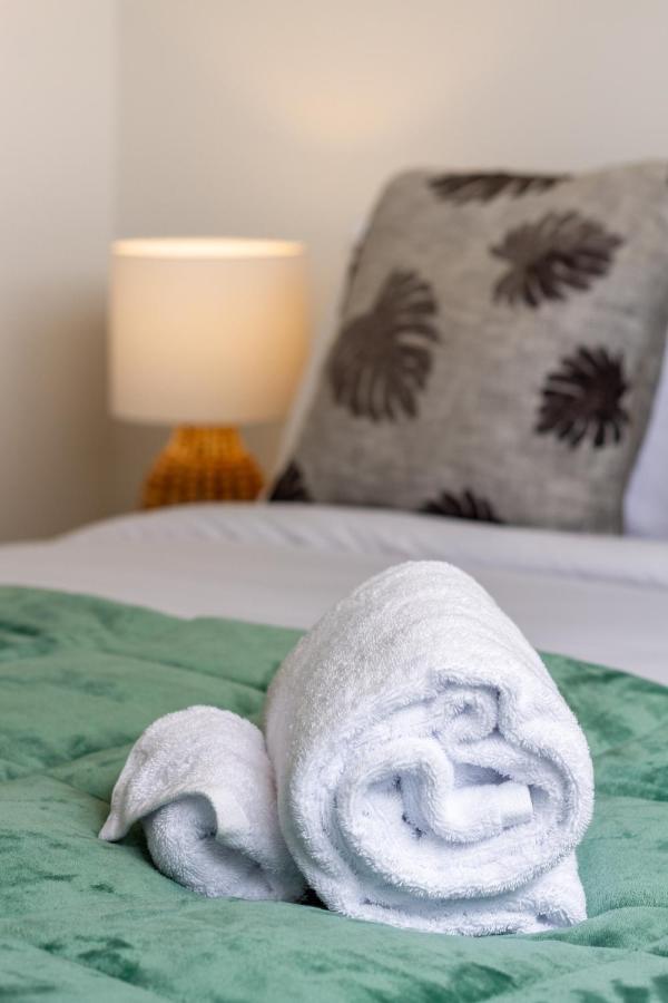 Upper Riccarton Dream - 2 Bed 2 Bath W/Carpark Apartment Christchurch Bagian luar foto
