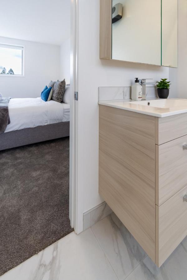 Upper Riccarton Dream - 2 Bed 2 Bath W/Carpark Apartment Christchurch Bagian luar foto