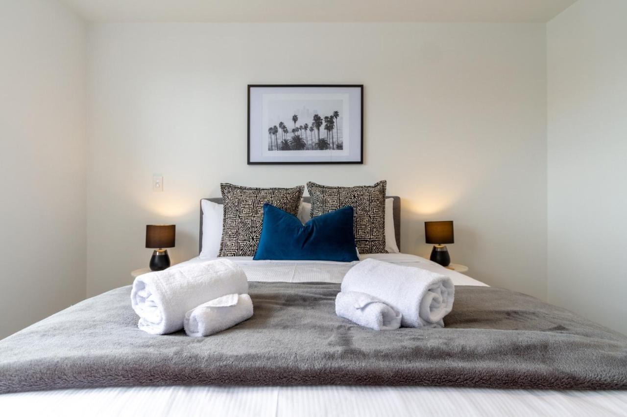 Upper Riccarton Dream - 2 Bed 2 Bath W/Carpark Apartment Christchurch Bagian luar foto