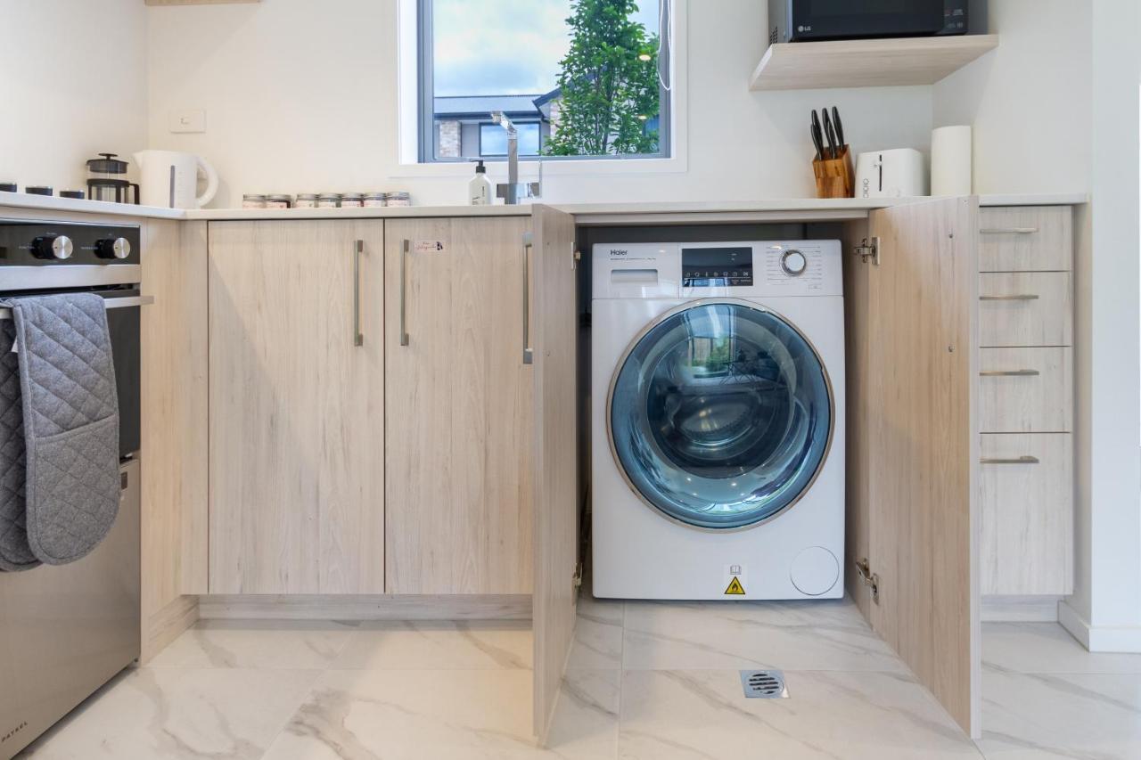 Upper Riccarton Dream - 2 Bed 2 Bath W/Carpark Apartment Christchurch Bagian luar foto