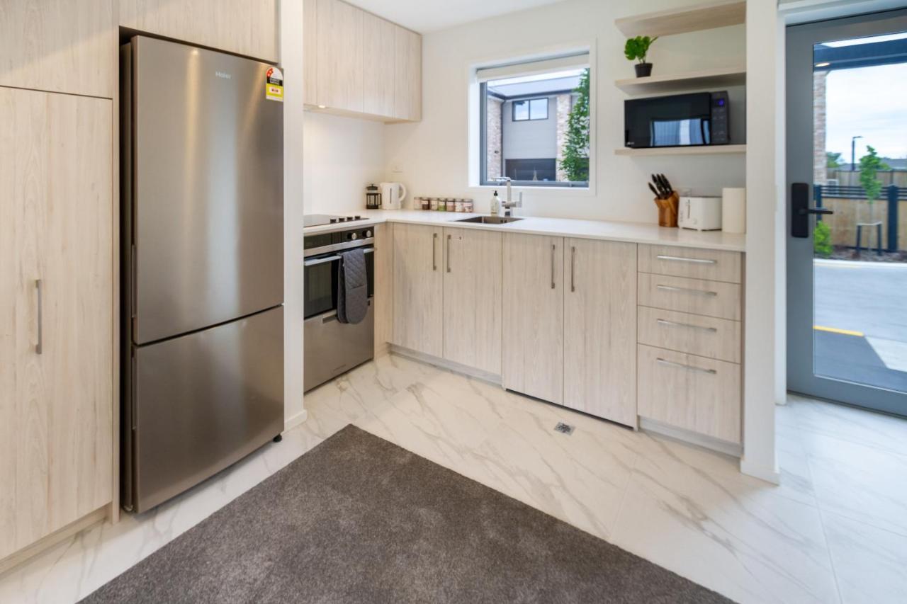 Upper Riccarton Dream - 2 Bed 2 Bath W/Carpark Apartment Christchurch Bagian luar foto
