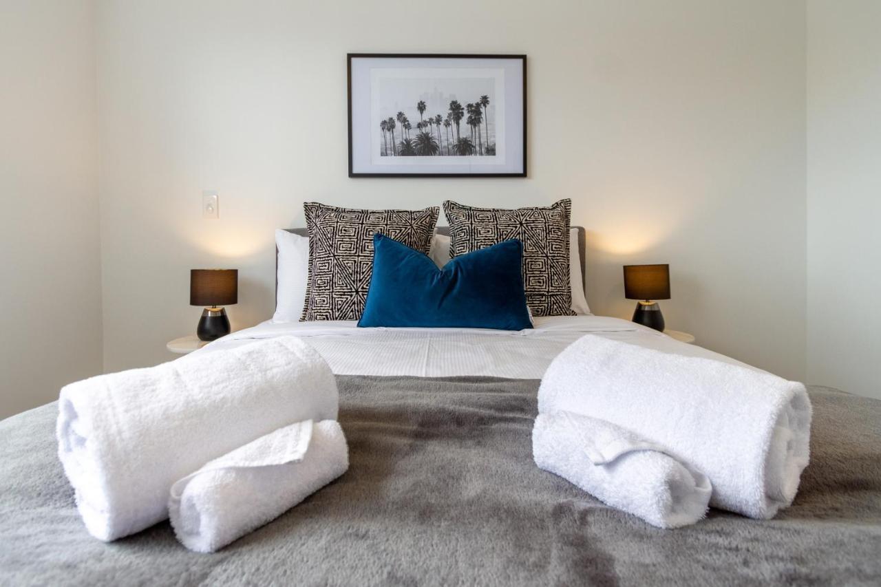 Upper Riccarton Dream - 2 Bed 2 Bath W/Carpark Apartment Christchurch Bagian luar foto